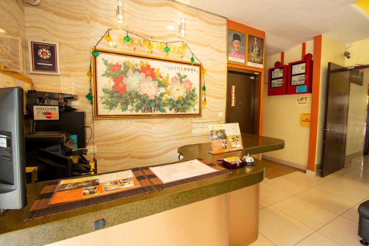 Expo Hotel ラブアン エクステリア 写真